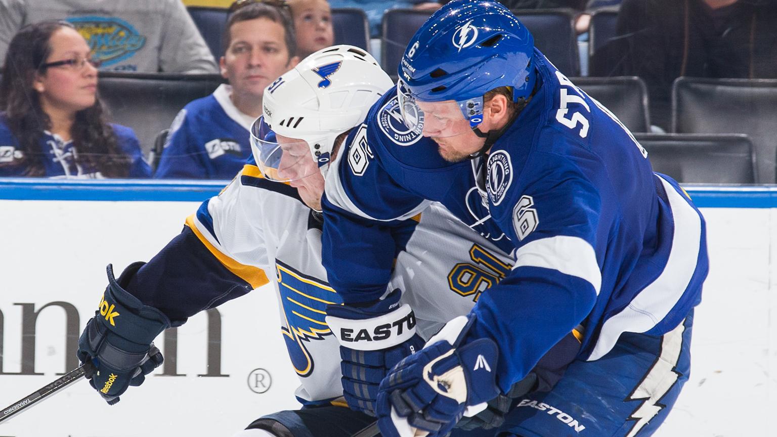 Elliott (37 saves), Blues hang on against Lightning